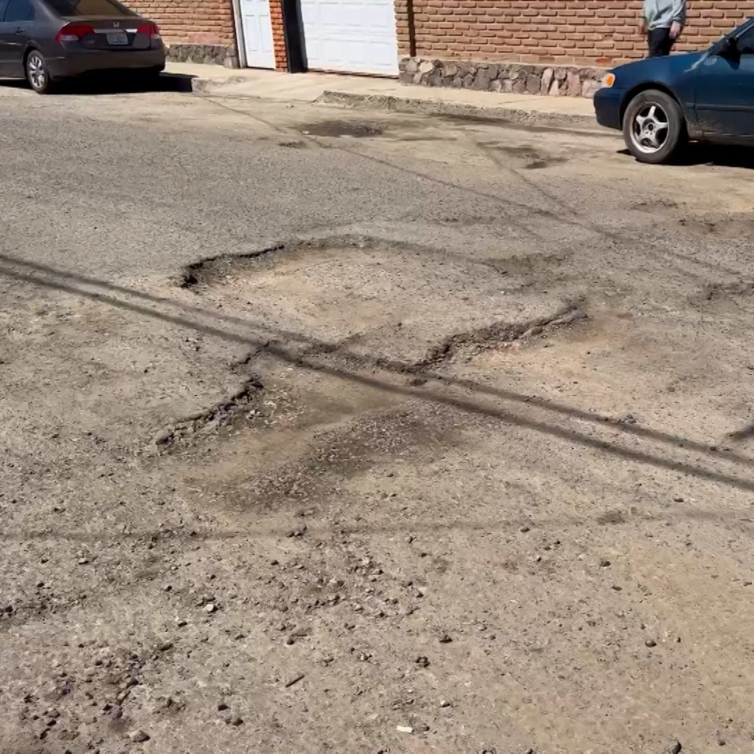 Reportan Múltiples Baches en Zona Turística en Ensenada, Baja California
